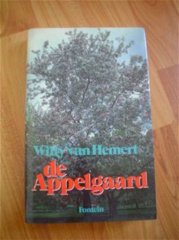 De appelgaard door Willy van Hemert - 1