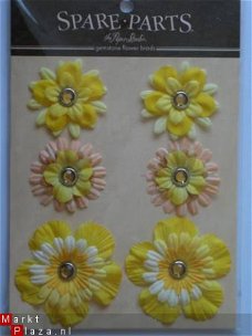OPRUIMING: spare-parts gemstone flower brads yellow