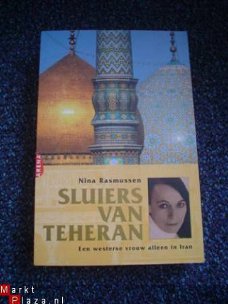 Sluiers van Teheran door Nina Rasmussen