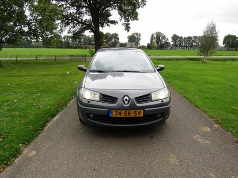 Renault Mégane - 1.6-16V Tech Line - 1