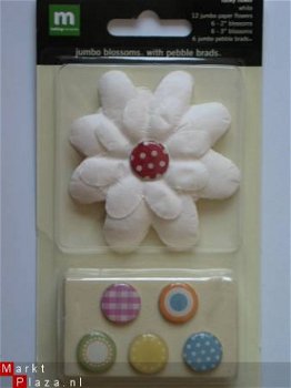 MAKING MEMORIES jumbo blossoms with pebbles brads - 1