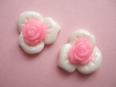 Mooie roos bloemen flatback ~ 17 mm ~ Wit