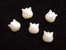 Mini parelmoer tulpen flatback ~ 7 mm ~ Ivoor