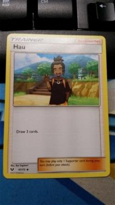 Hau  61/73  Uncommon S & M Shining Legends