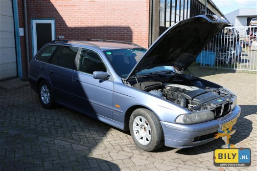 In onderdelen: BMW E39 525d '02 Stahlblau Metallic (DE) - 2