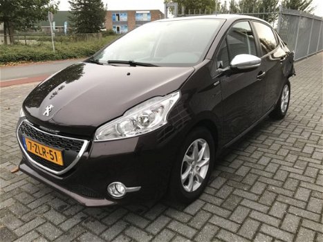 Peugeot 208 - 1.2 VTI ALLURE 5 Deurs Airco 82PK - 1