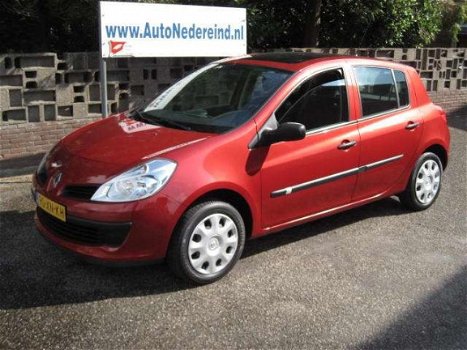 Renault Clio - 1.2-16V Business Line - 1