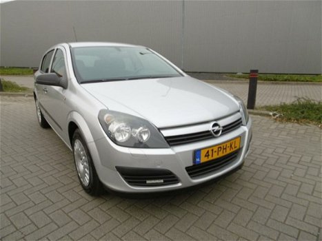 Opel Astra - 1.4 Essentia - 1