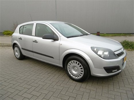 Opel Astra - 1.4 Essentia - 1