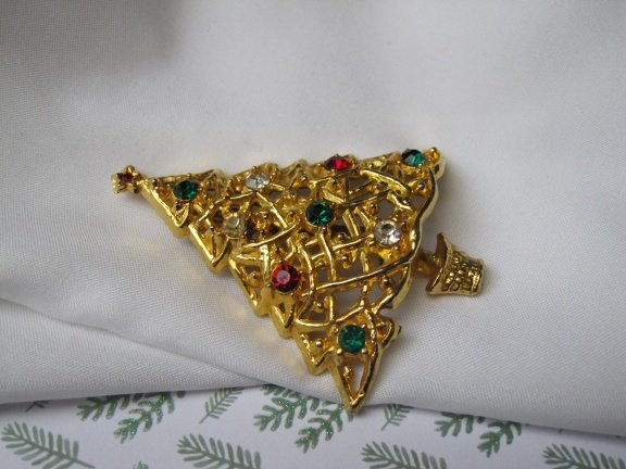 Broche kerstboom goudkleurig met rood groen en heldere kristal rijnstenen 6.2x5.0 cm - Afbeelding 5