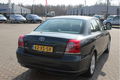 Toyota Avensis - 2.0 VVTI EXECUTIVE BUSINESS airco, climate control, radio cd speler, groot navigati - 1 - Thumbnail