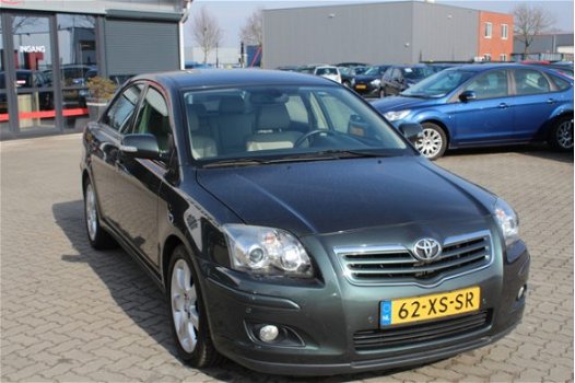 Toyota Avensis - 2.0 VVTI EXECUTIVE BUSINESS airco, climate control, radio cd speler, groot navigati - 1