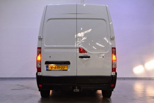 Renault Master - T35 2.3 DCI 150pk L3H2 Airco, Bijrijdersbank, Trekhaak, Laadvermogen 1.500 kg - 1