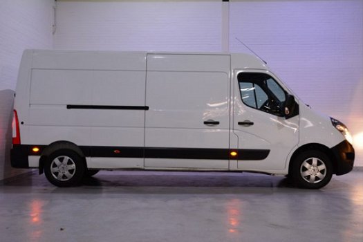 Renault Master - T35 2.3 DCI 150pk L3H2 Airco, Bijrijdersbank, Trekhaak, Laadvermogen 1.500 kg - 1