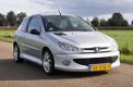 Peugeot 206 - 2.0-16V Grand Tourisme In zeer goede staat met nieuwe APK - 1 - Thumbnail