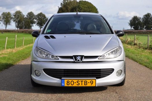 Peugeot 206 - 2.0-16V Grand Tourisme In zeer goede staat met nieuwe APK - 1