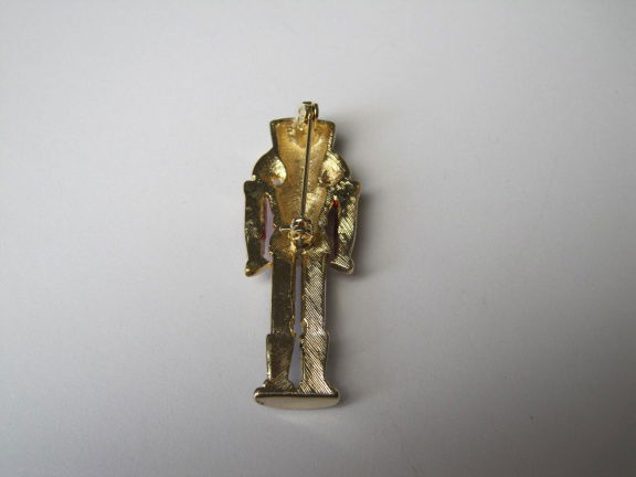 Broche kerst goudkleurig notenkraker soldaatje rood zwart emaille en rijnsteentjes 5.5x2.0 cm - Afbeelding 2