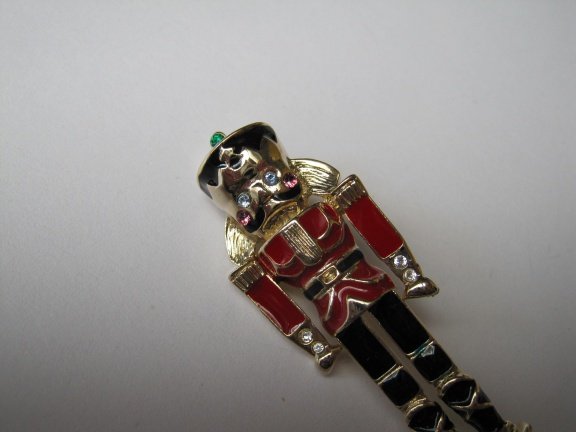 Broche kerst goudkleurig notenkraker soldaatje rood zwart emaille en rijnsteentjes 5.5x2.0 cm - Afbeelding 6