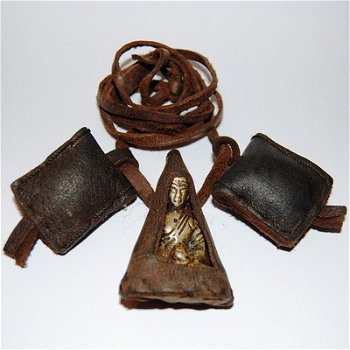 Oud Tibetaans bronzen Boeddha amulet in leer van yak - 1