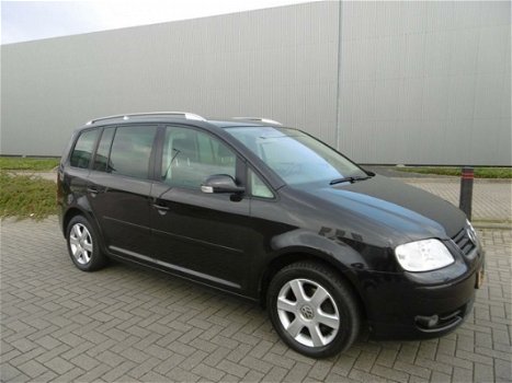 Volkswagen Touran - 2.0 TDI Highline - 1