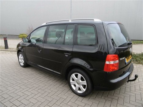 Volkswagen Touran - 2.0 TDI Highline - 1