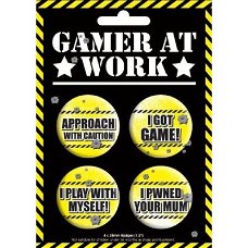 Gamer at work buttons bij Stichting Superwens!