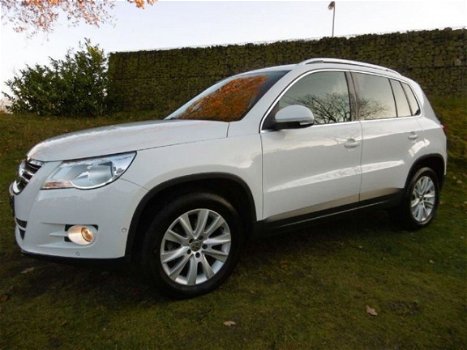 Volkswagen Tiguan - SPORT&STYLE/LEDER/NAVI/CAM/PARK-ASS./INR&GAR.MOG - 1