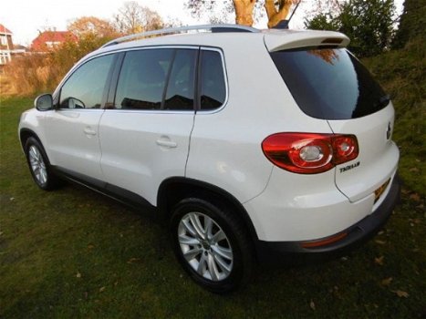 Volkswagen Tiguan - SPORT&STYLE/LEDER/NAVI/CAM/PARK-ASS./INR&GAR.MOG - 1