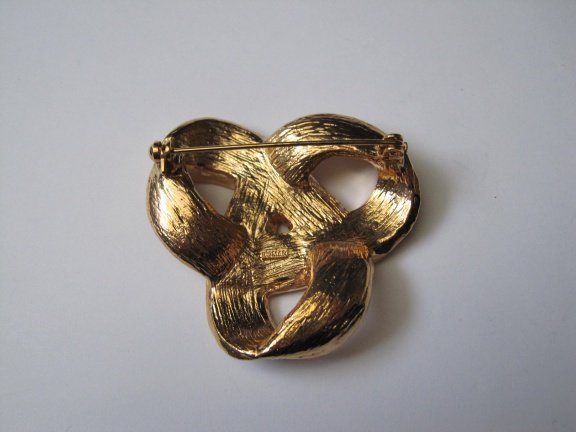 Broche Roman goudkleurig knoop model vol heldere kristalsteentjes 4.5 cm - Afbeelding 5