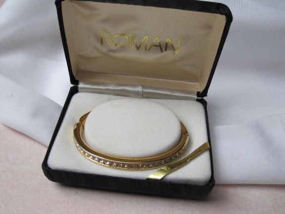 Armband Roman goudkleurig met swarovski kristal in doosje 5.8x4.8 cm - nr. 1
