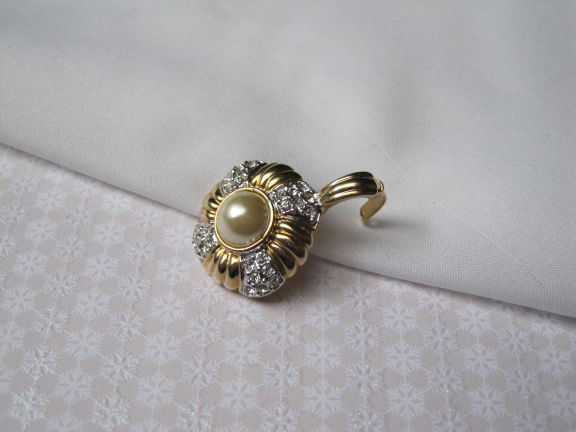 Kettinghanger Roman goudkleurig met parelkraal cabochon en kristal rijnsteentjes 3.5x2.5 cm - Afbeelding 2