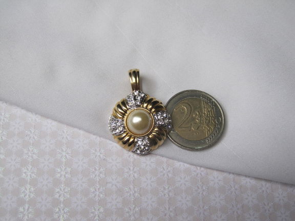 Kettinghanger Roman goudkleurig met parelkraal cabochon en kristal rijnsteentjes 3.5x2.5 cm - Afbeelding 5