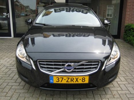 Volvo V60 - T3 150 Pk Business Edition Schuifdak - 1