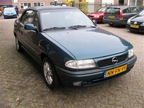 Opel Astra Cabriolet - 1.6i 115447 Km / Zeer mooie astra N.A.P - 1