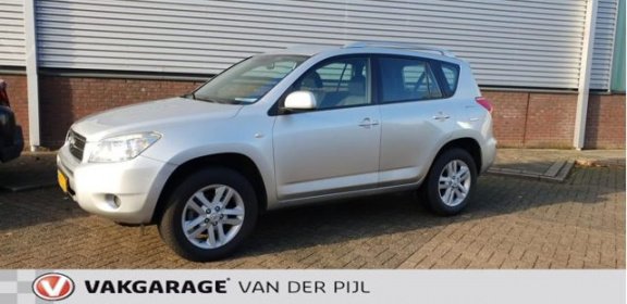 Toyota RAV4 - 2.0 VVTi - 1