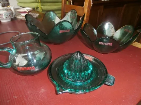 GLAS...van BEEFEATER mooie groen glazen items met opschrift voor de verzamelaar - 1