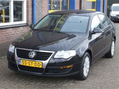 Volkswagen Passat - 2.0 FSI Trendline - 1