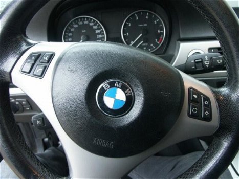 BMW 3-serie - 320i Dynamic Executive '05, 252000 KM, SPORTIEVE AUT MET NIEUWE APK - 1