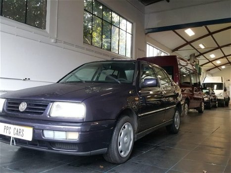 Volkswagen Vento - 1.8 GL elec ramen - 1