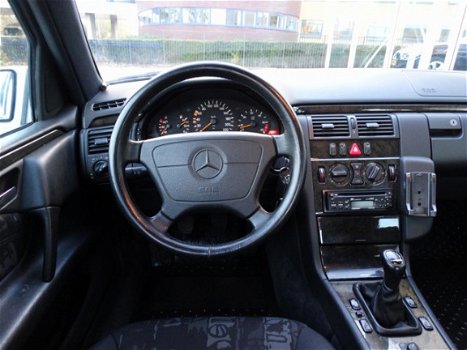 Mercedes-Benz E-klasse - 2.2 D E220 SEDAN ELEGANCE Avantgarde - 1
