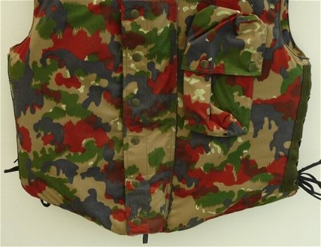 Scherfwerend Vest / Lichaamspantser (Vest & Hoes), Zwitserland, Alpenflage Camouflage, jaren'80. - 2