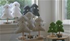 Mooi en uniek voor de kerstperiode: handgemaakte kerstboom (sober, stoer, landelijk, brocant) - 1 - Thumbnail