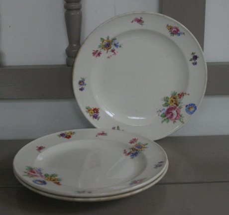 3 bordjes van P. Regout (Boudewijn) - nr. 1