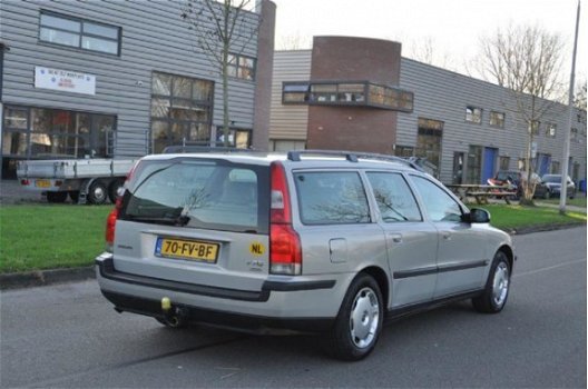 Volvo V70 - 2.5 D COMFORTLINE, AIRCO/CRUISE NETTE YOUNGTIMER - 1