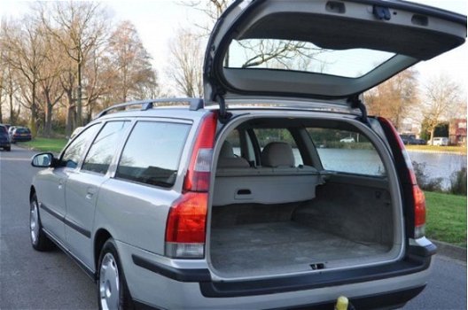 Volvo V70 - 2.5 D COMFORTLINE, AIRCO/CRUISE NETTE YOUNGTIMER - 1