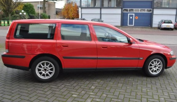 Volvo V70 - 2.4 Momentum 7 zitter Bijtel vriendelijk - 1