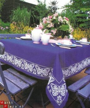 borduurpatroon 1024 blauw tafelkleed met rand met vlinders - 1