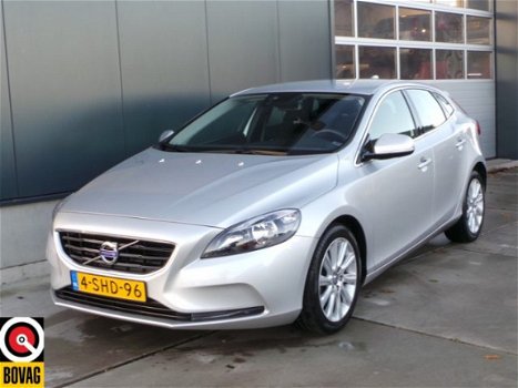 Volvo V40 - 1.6 D2 MOMENTUM - 1