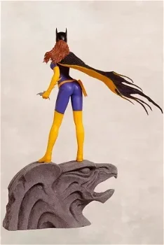HOT DEAL Batgirl Statue Exclusive Version Luis Royo - 1