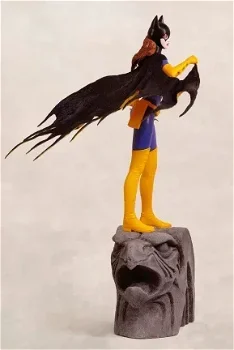 HOT DEAL Batgirl Statue Exclusive Version Luis Royo - 3